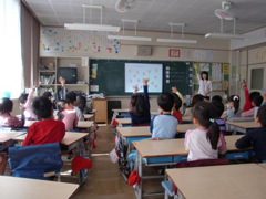 パワーポイントで作成した教材「10より大きいかず」を活用して、いくつか答える。 