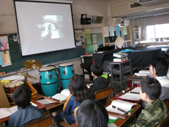 DVDで「春」を鑑賞し、自分たちの演奏に生かせる事を考える