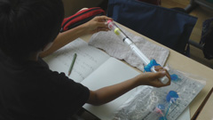 空気をおし縮める実験